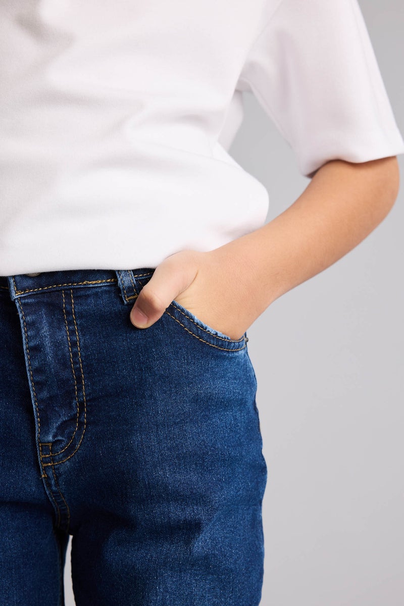 ديفاكتو بنطلون جينز اولادي قصة مستقيمة برجل عادية وتفاصيل ممزقة - Image 4